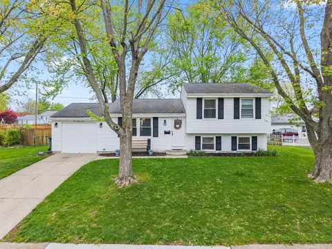 229 Southerly Hills Dr, Englewood, OH 45322