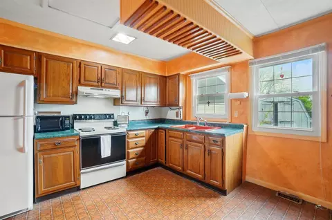 900 Barker Dr, Springfield, OH 45505 photo 9