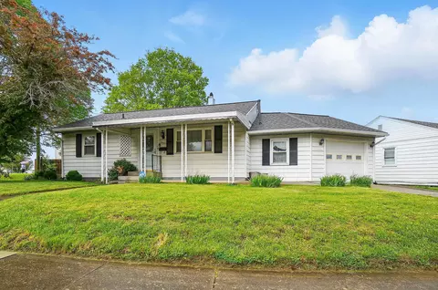 900 Barker Dr, Springfield, OH 45505 photo 2