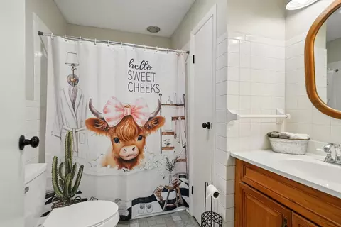 Bath - 5370 Penny Pike, Springfield, OH 45502 photo 2 of 2