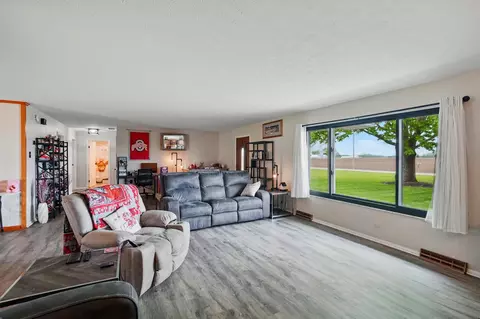 Living - 5370 Penny Pike, Springfield, OH 45502 photo 2 of 3
