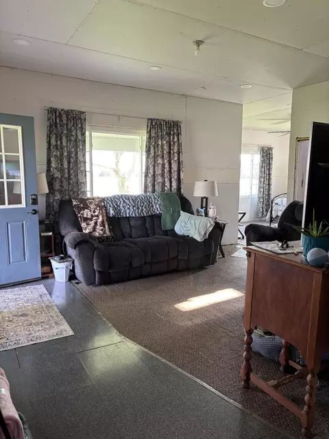 Living - 8039 Shelley Rd, Mendon, OH 45862 photo 1 of 2