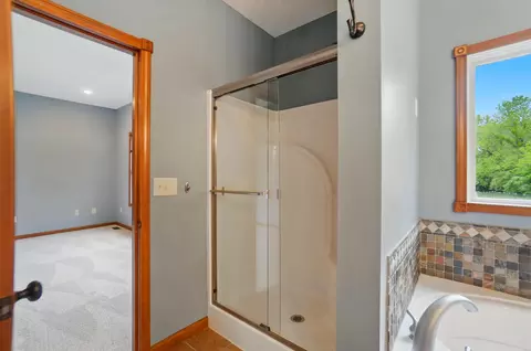 Bath - 2619 Fox Hollow Rd, Springfield, OH 45502 photo 3 of 5