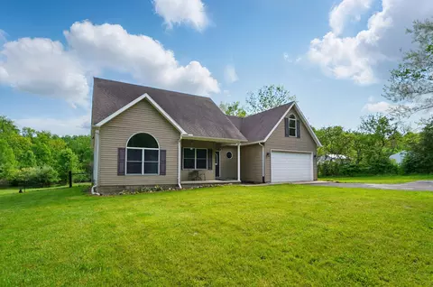 Exterior - 2619 Fox Hollow Rd, Springfield, OH 45502 photo 4 of 16