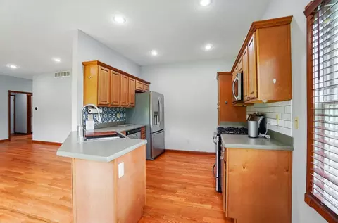 Kitchen - 2619 Fox Hollow Rd, Springfield, OH 45502 photo 2 of 7