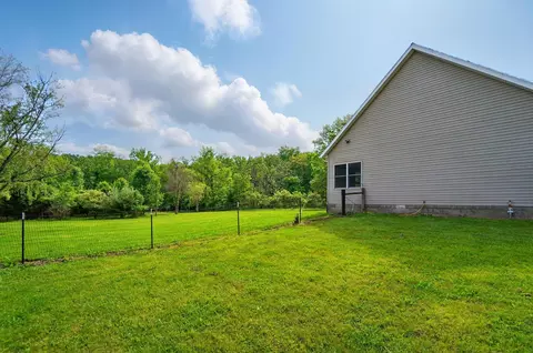 Exterior - 2619 Fox Hollow Rd, Springfield, OH 45502 photo 6 of 16