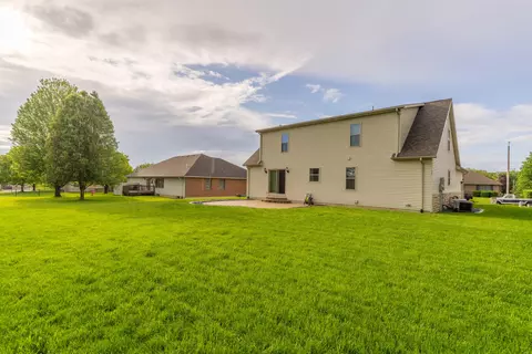 Exterior - 717 Marva Ln, Sidney, OH 45365 photo 3 of 4