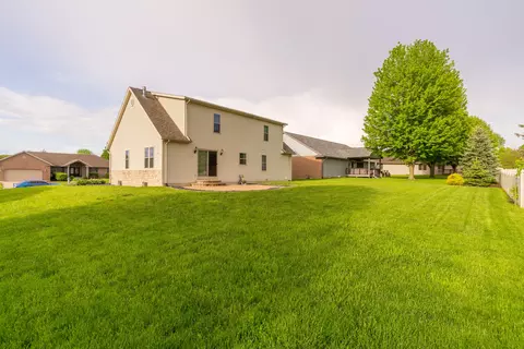 Exterior - 717 Marva Ln, Sidney, OH 45365 photo 2 of 4