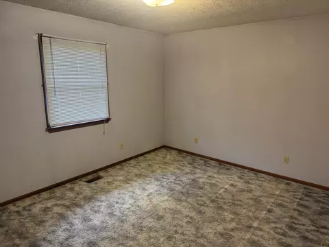 Bedroom - 1991 Willow Rd, Springfield, OH 45502 photo 3 of 4
