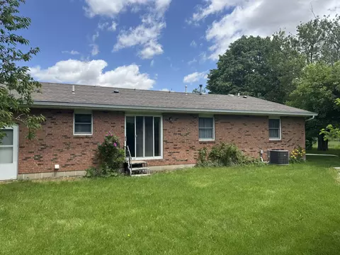 Exterior - 1991 Willow Rd, Springfield, OH 45502 photo 4 of 8