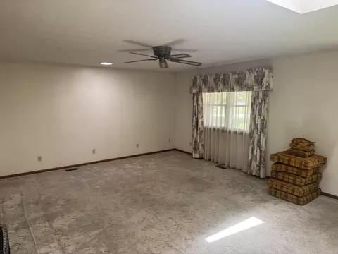 Living - 1991 Willow Rd, Springfield, OH 45502 photo 1 of 1