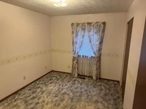 Bedroom - 1991 Willow Rd, Springfield, OH 45502 photo 1 of 4