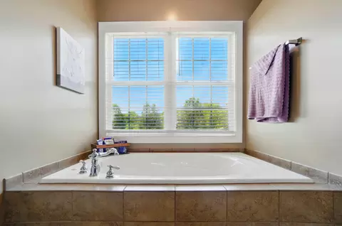 Bath - 4114 Brookston Dr, Springfield, OH 45502 photo 6 of 10