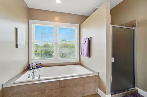 Bath - 4114 Brookston Dr, Springfield, OH 45502 photo 5 of 10
