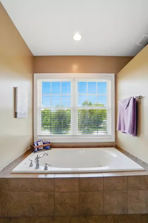 Bath - 4114 Brookston Dr, Springfield, OH 45502 photo 7 of 10