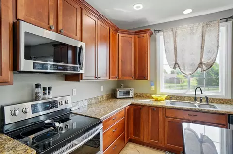 Kitchen - 4114 Brookston Dr, Springfield, OH 45502 photo 6 of 6