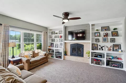 Living - 4114 Brookston Dr, Springfield, OH 45502 photo 1 of 4
