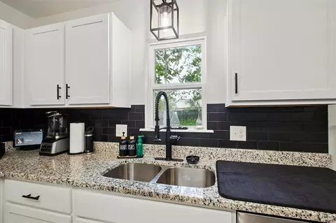 Kitchen - 1350 Taywell Ct, Springfield, OH 45503 photo 4 of 4