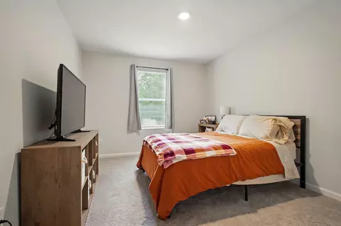 Bedroom - 1350 Taywell Ct, Springfield, OH 45503 photo 3 of 6