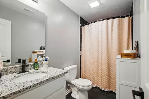 Bath - 1350 Taywell Ct, Springfield, OH 45503 photo 3 of 4