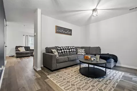 Living - 1350 Taywell Ct, Springfield, OH 45503 photo 2 of 2