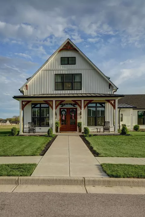 2737 Executive Dr, Troy, OH 45373