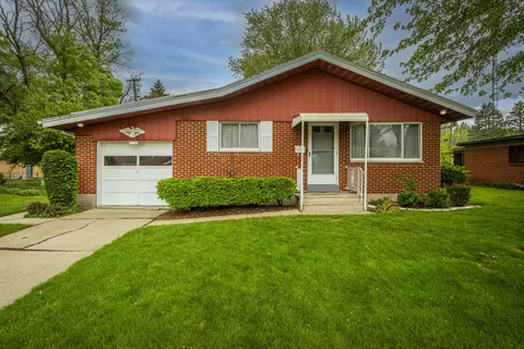 2172 Stocker Dr, Dayton, OH 45429