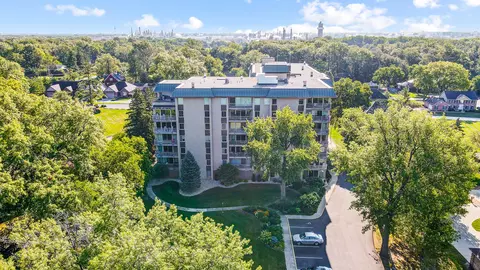 1755 Shawnee Rd #402, Lima, OH 45805