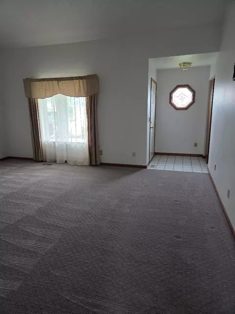 Living - 1270 Warbler Rdg, Springfield, OH 45503 photo 2 of 2