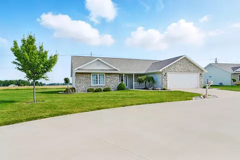 1076 Stonegate Ct, Wapakoneta, OH 45895