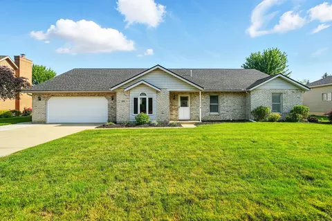 865 Copperfield Ln, Tipp City, OH 45371