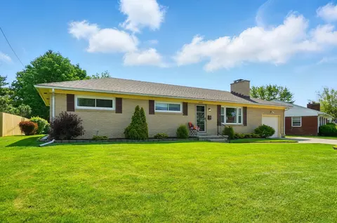 2570 Cavins Dr, Springfield, OH 45503 photo 2