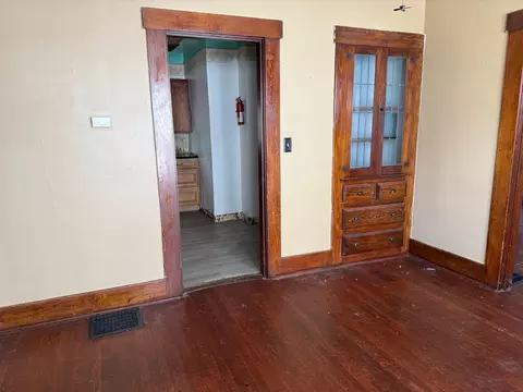 Living - 324 N Lane St, Sidney, OH 45365 photo 1 of 3