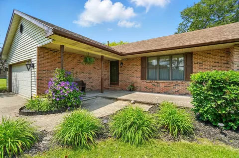 2009 Sundance Dr, Springfield, OH 45502 photo 2