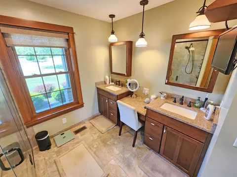 Bath - 5630 Meissen Dr, Springfield, OH 45502 photo 1 of 10