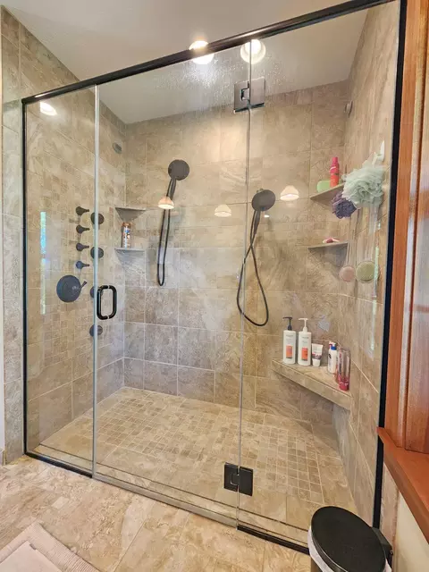Bath - 5630 Meissen Dr, Springfield, OH 45502 photo 2 of 10