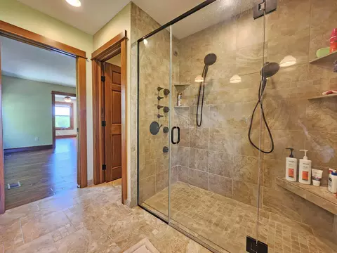 Bath - 5630 Meissen Dr, Springfield, OH 45502 photo 3 of 10