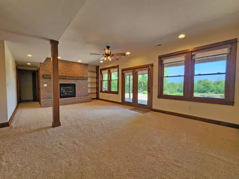 Living - 5630 Meissen Dr, Springfield, OH 45502 photo 12 of 15