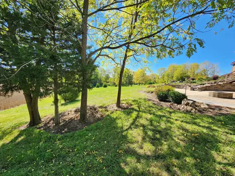 Exterior - 5630 Meissen Dr, Springfield, OH 45502 photo 9 of 30