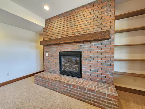 Living - 5630 Meissen Dr, Springfield, OH 45502 photo 14 of 15