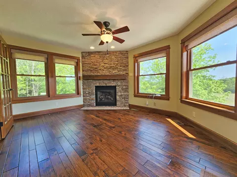 Living - 5630 Meissen Dr, Springfield, OH 45502 photo 9 of 15
