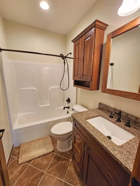Bath - 5630 Meissen Dr, Springfield, OH 45502 photo 10 of 10