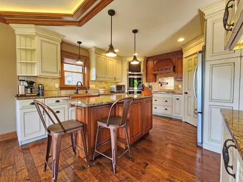 Kitchen - 5630 Meissen Dr, Springfield, OH 45502 photo 2 of 10