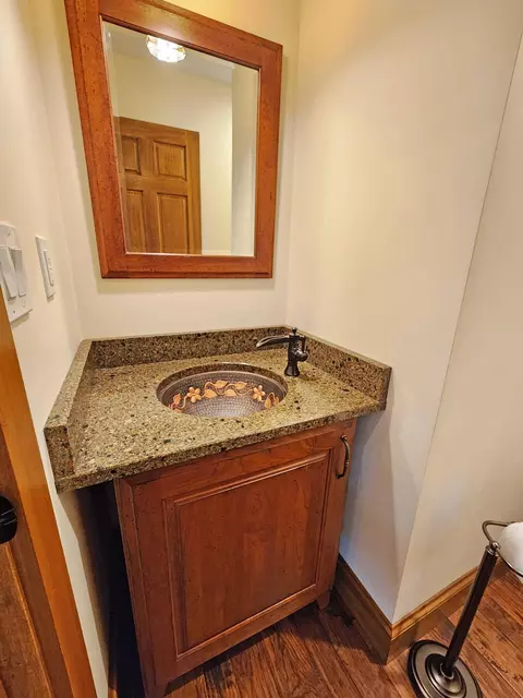 Bath - 5630 Meissen Dr, Springfield, OH 45502 photo 6 of 10
