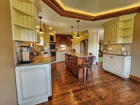 Kitchen - 5630 Meissen Dr, Springfield, OH 45502 photo 4 of 10