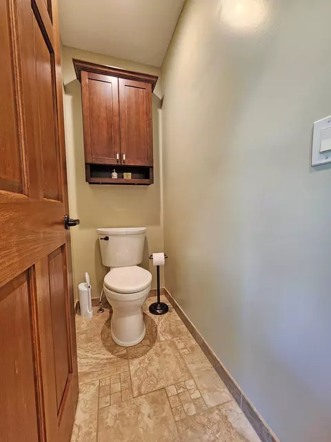 Bath - 5630 Meissen Dr, Springfield, OH 45502 photo 4 of 10