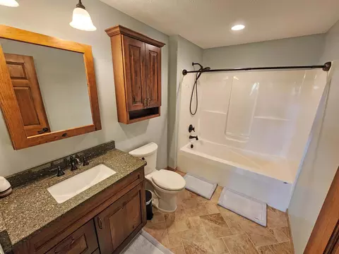 Bath - 5630 Meissen Dr, Springfield, OH 45502 photo 8 of 10