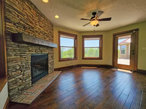Living - 5630 Meissen Dr, Springfield, OH 45502 photo 10 of 15