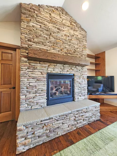 Living - 5630 Meissen Dr, Springfield, OH 45502 photo 4 of 15