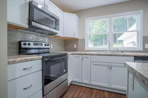 Kitchen - 17373 E State Route 47, Sidney, OH 45365 photo 2 of 2